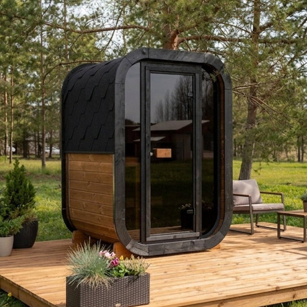 Sauna ogrodowa SAUNARI P130 z półokrągłą szybą panoramiczną w ogrodzie