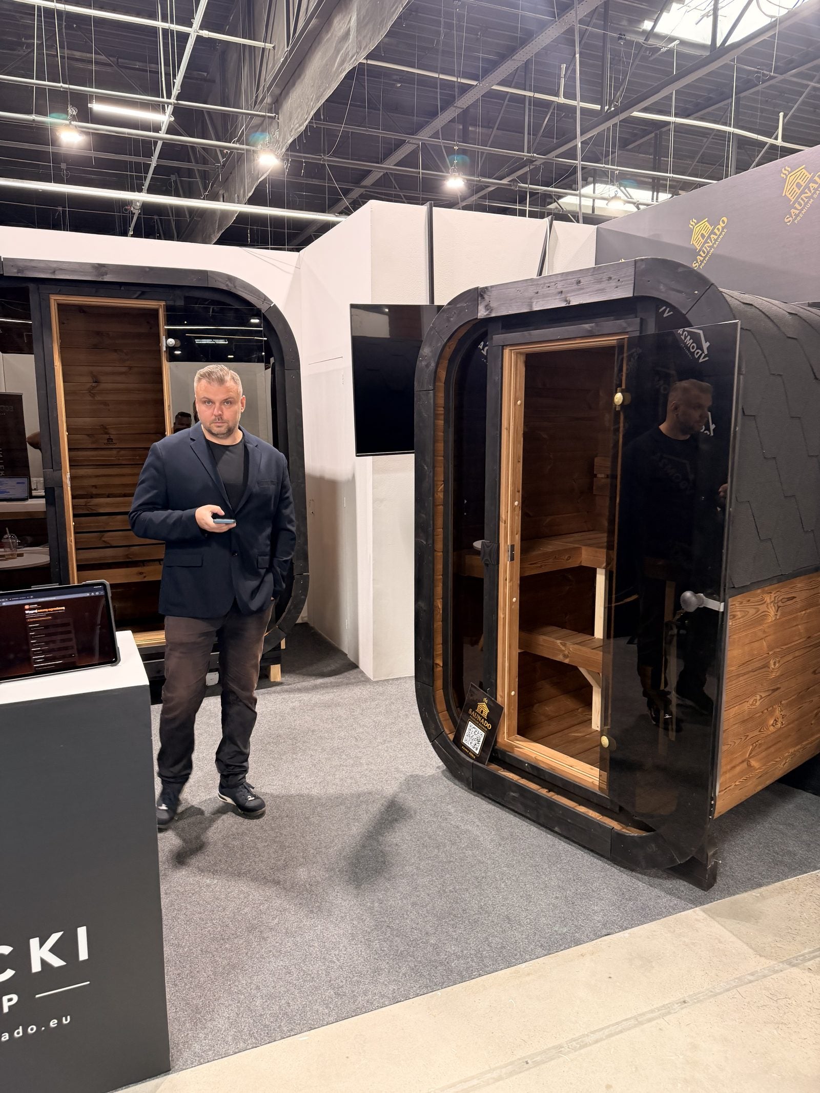 Targi Warsaw Expo — czarna SAUNARI P130
